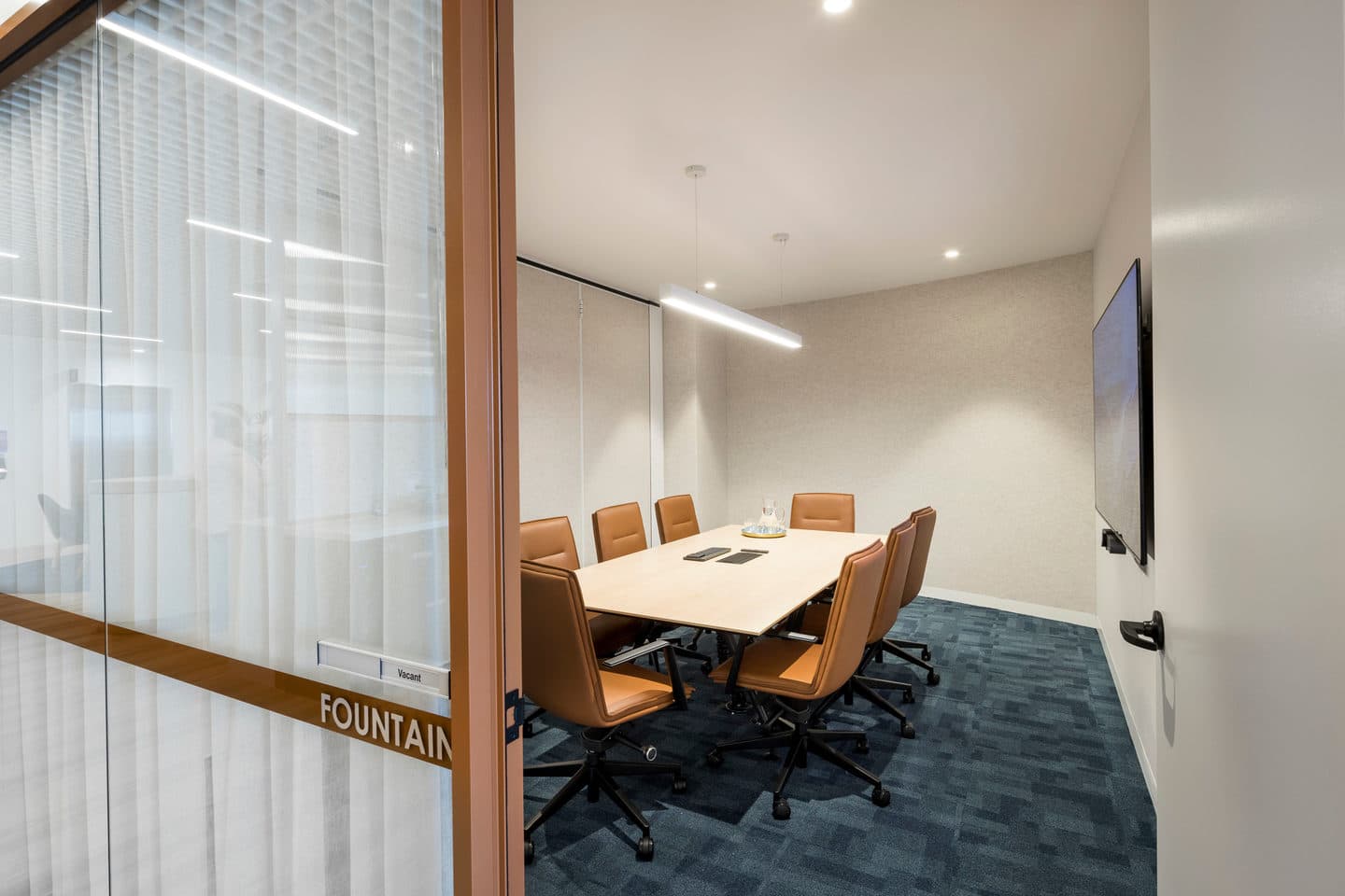 Fountain meeting room for up to 8 people at Workspace365