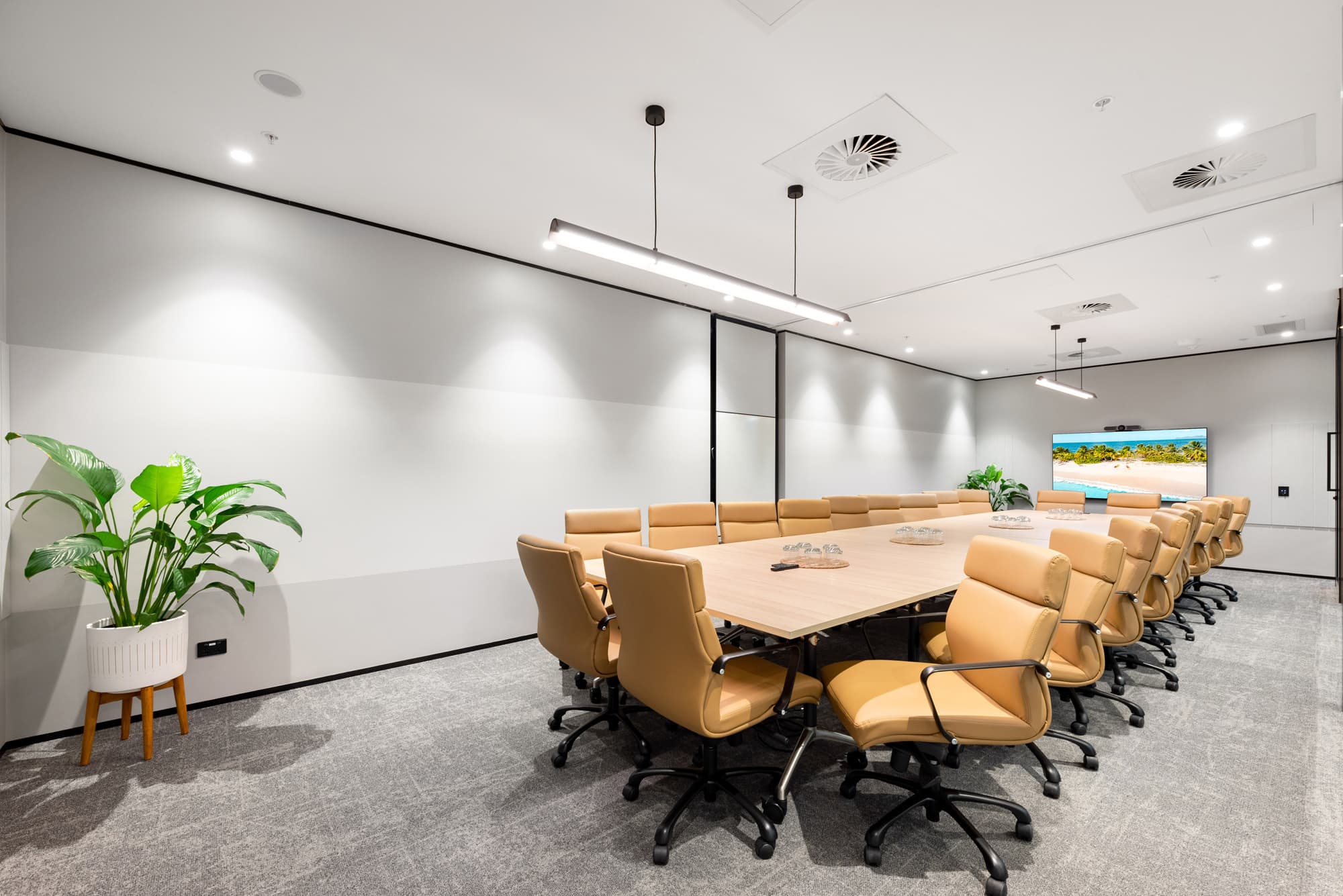 Large meeting and conferencing room for up to 22 people at Workspace365 West End, Brisbane.